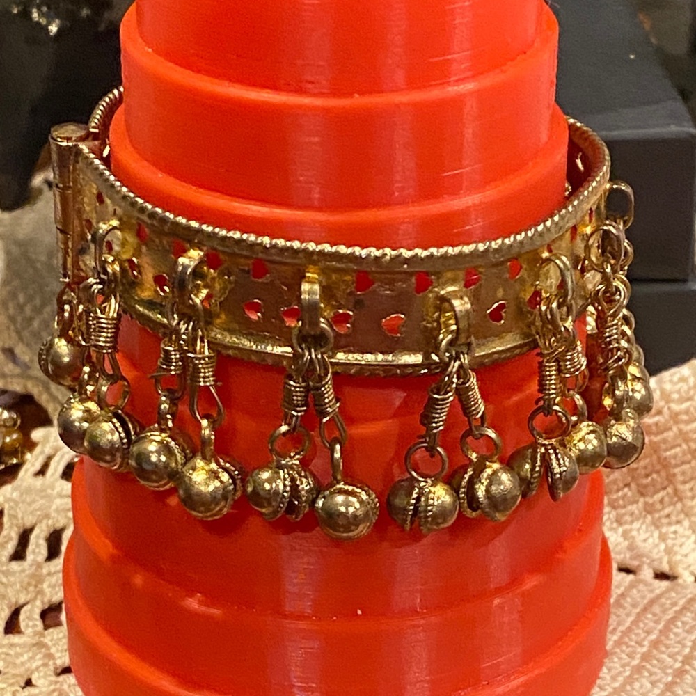 Elegant Gold Tone Bracelet with Dangling Charms - Picture 7 of 11